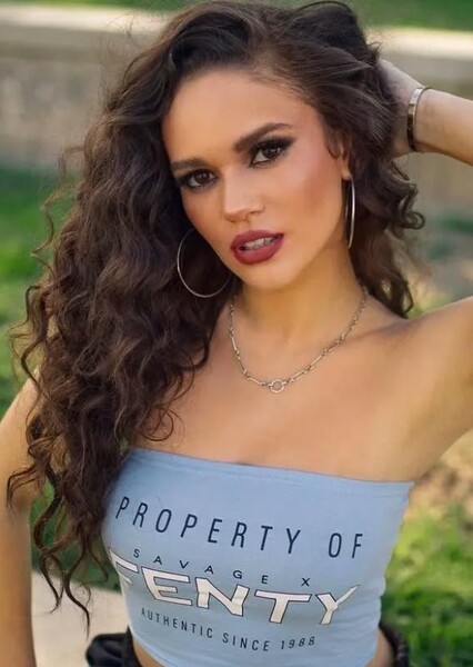 Madison Pettis photo