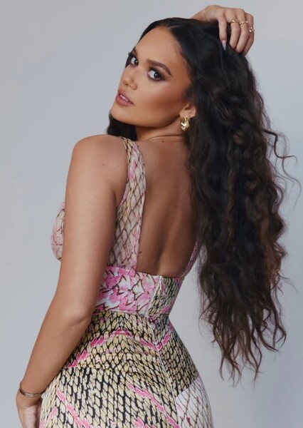 Madison Pettis photo