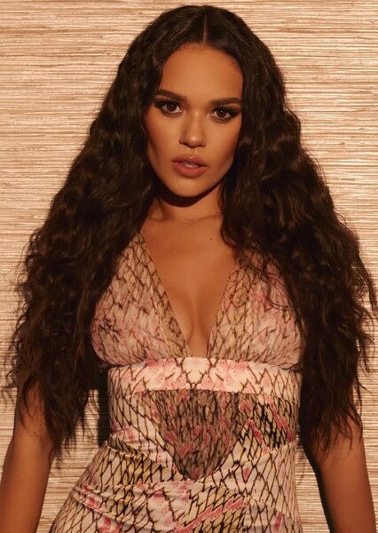 Madison Pettis photo