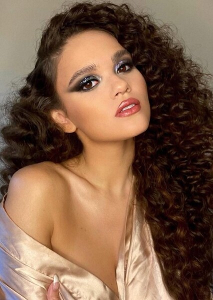 Madison Pettis photo