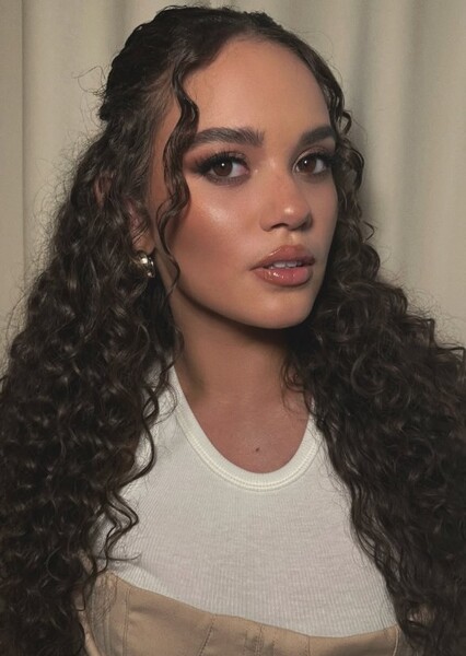 Madison Pettis photo