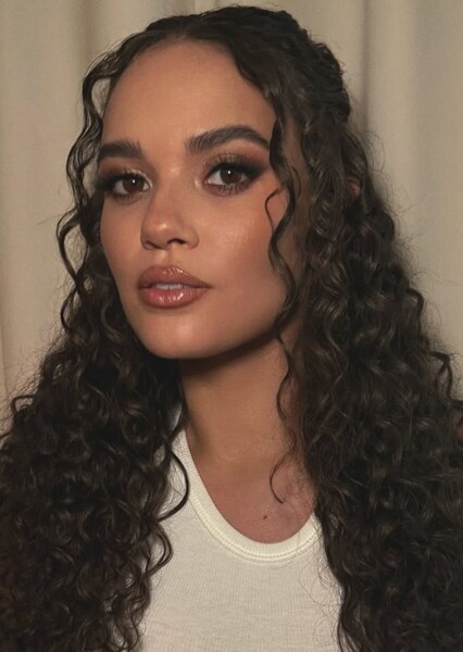 Madison Pettis photo