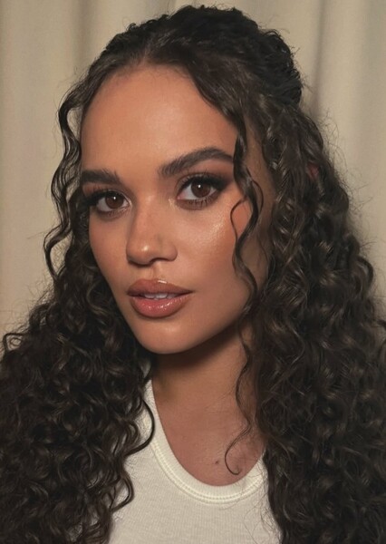 Madison Pettis photo