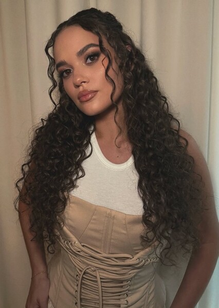 Madison Pettis photo