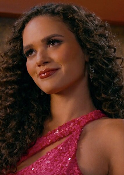 Madison Pettis photo