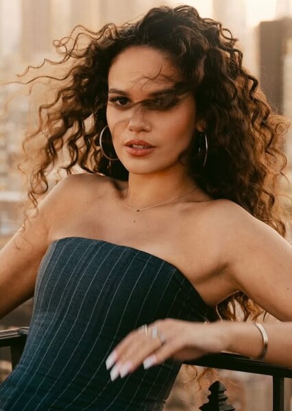 Madison Pettis photo
