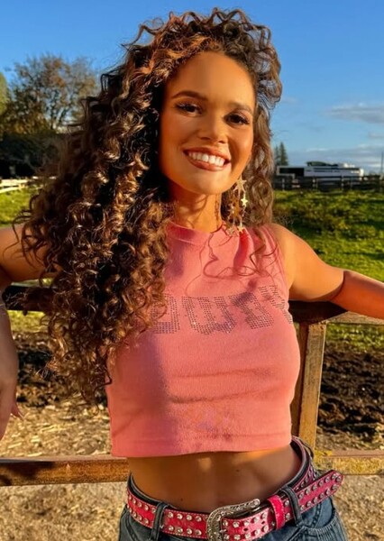 Madison Pettis photo
