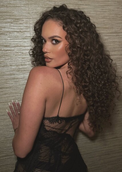 Madison Pettis photo