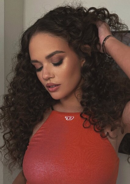 Madison Pettis photo