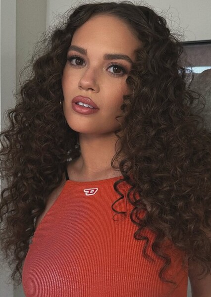 Madison Pettis photo