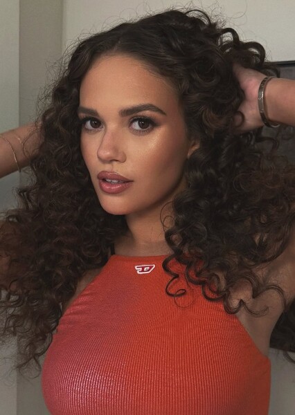 Madison Pettis photo