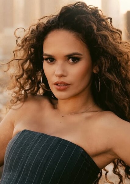 Madison Pettis photo