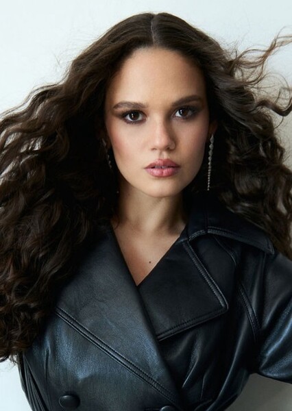 Madison Pettis photo