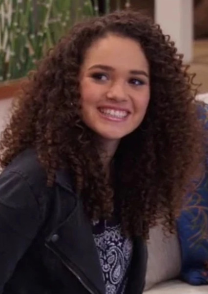Madison Pettis photo