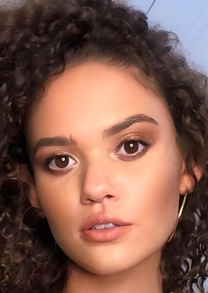 Madison Pettis photo
