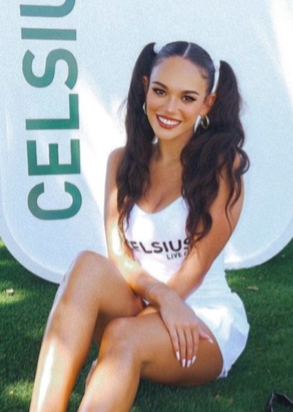 Madison Pettis photo