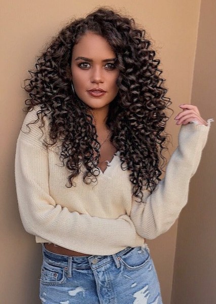 Madison Pettis photo