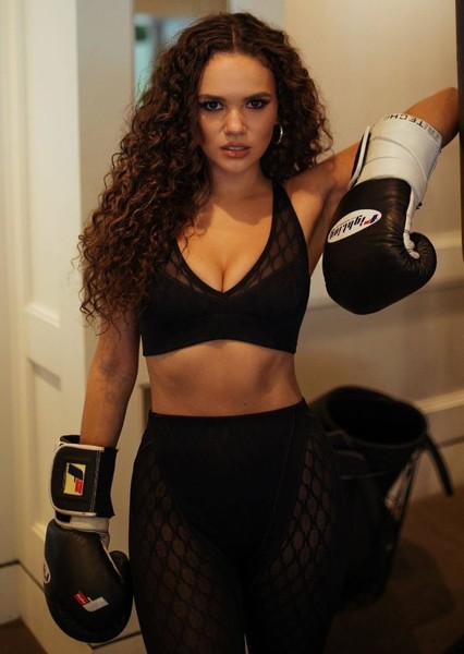 Madison Pettis photo