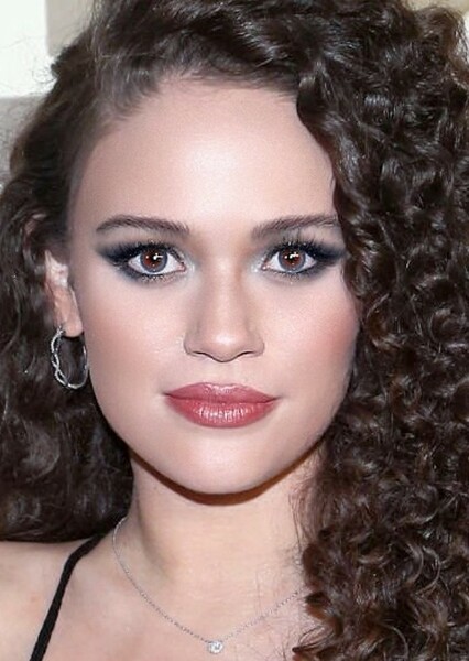 Madison Pettis photo