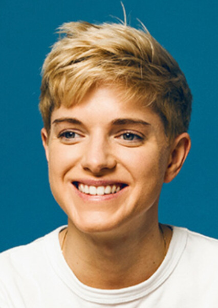 Mae Martin photo