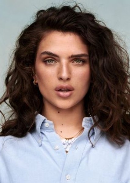 Mae Muller photo
