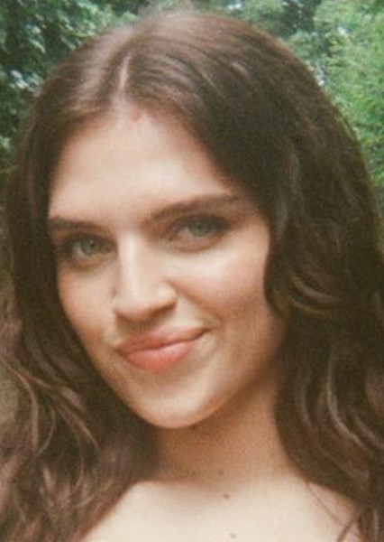 Mae Muller photo