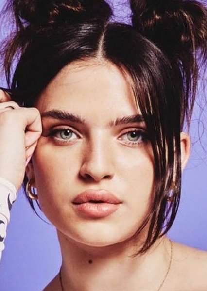 Mae Muller photo