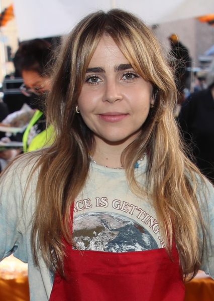 Mae Whitman photo