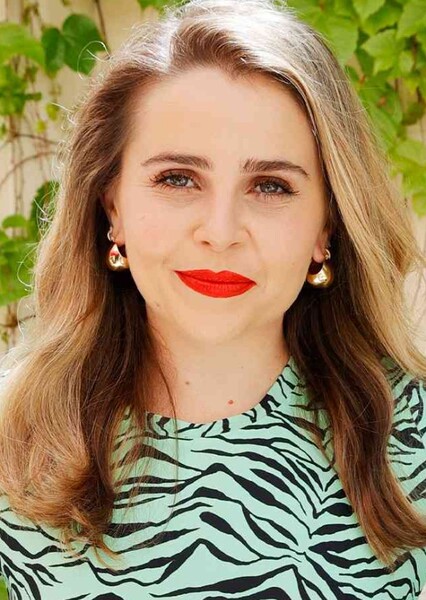 Mae Whitman photo