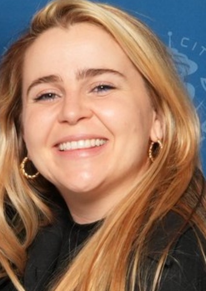 Mae Whitman photo