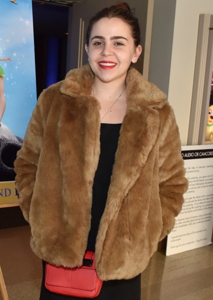 Mae Whitman photo