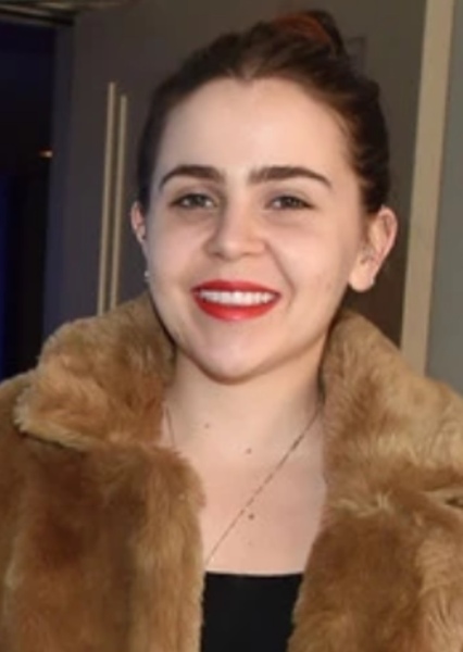 Mae Whitman photo