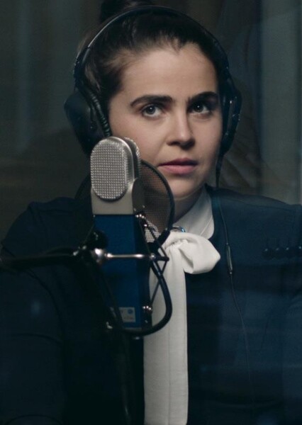 Mae Whitman photo