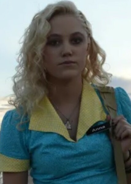 Maika Monroe photo