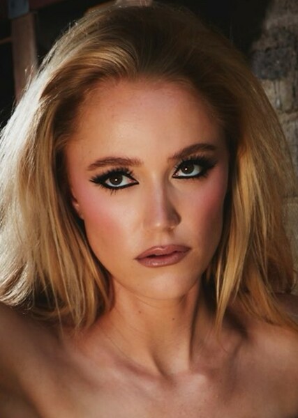 Maika Monroe photo