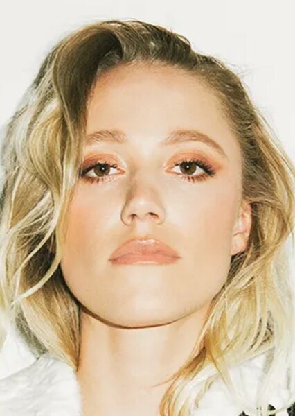 Maika Monroe photo