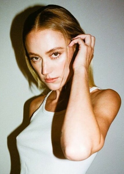 Maika Monroe photo