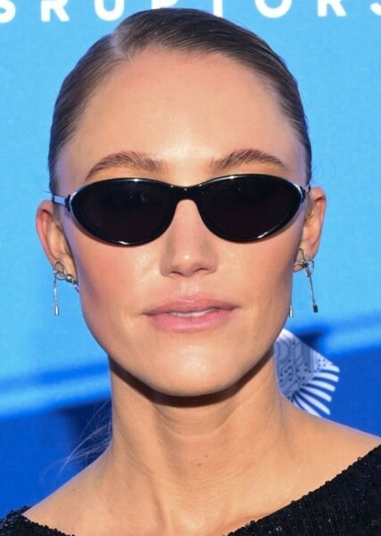 Maika Monroe photo