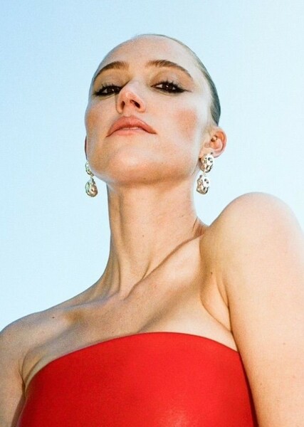 Maika Monroe photo
