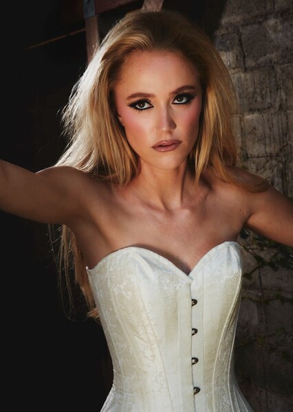 Maika Monroe photo