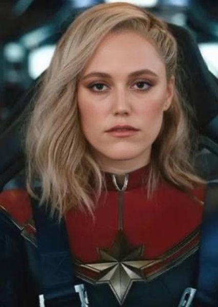 Maika Monroe photo