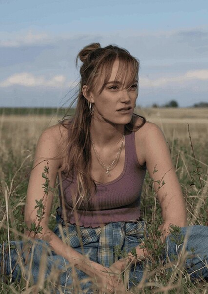 Maika Monroe photo