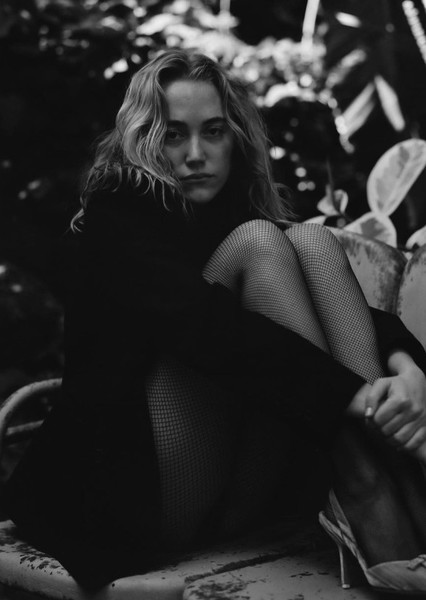 Maika Monroe photo