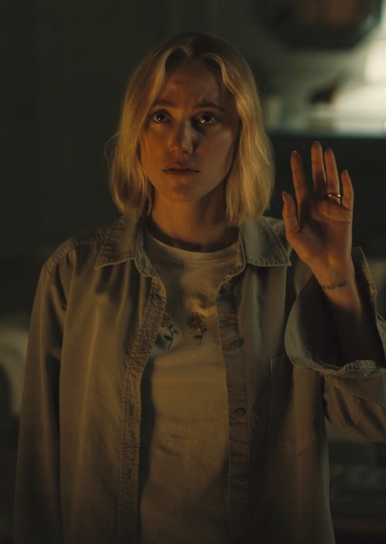 Maika Monroe photo