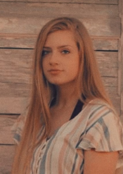 Maika Monroe photo