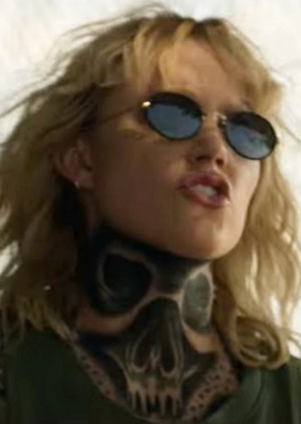 Maika Monroe photo