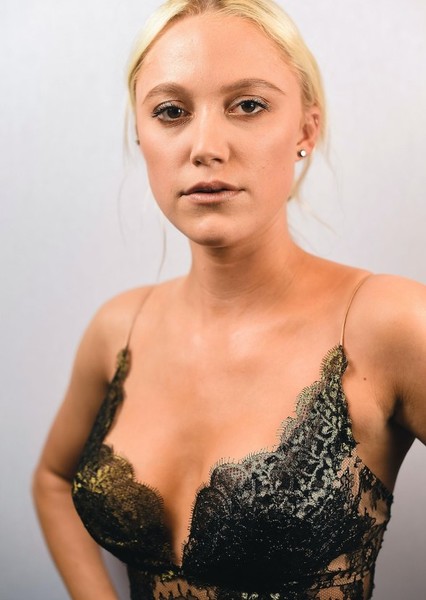 Maika Monroe photo