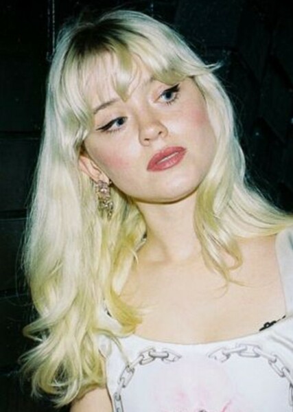 Maisie Peters photo