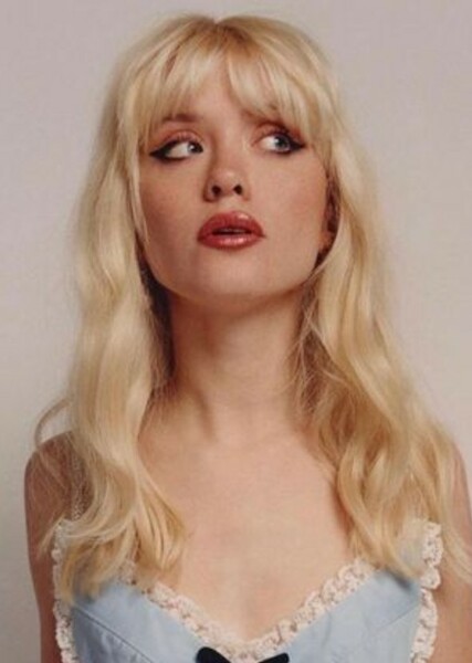 Maisie Peters photo