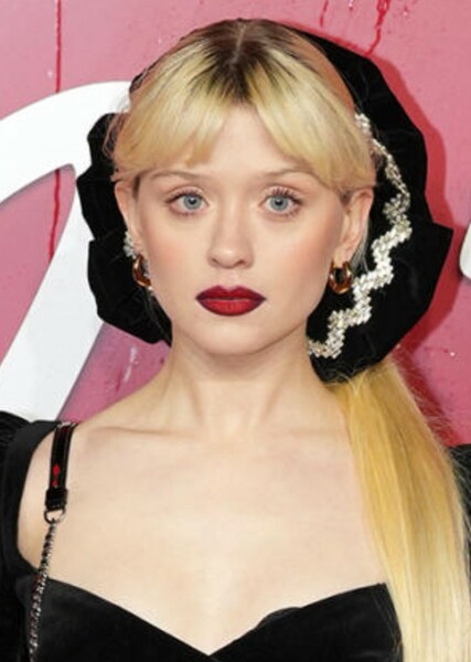 Maisie Peters photo